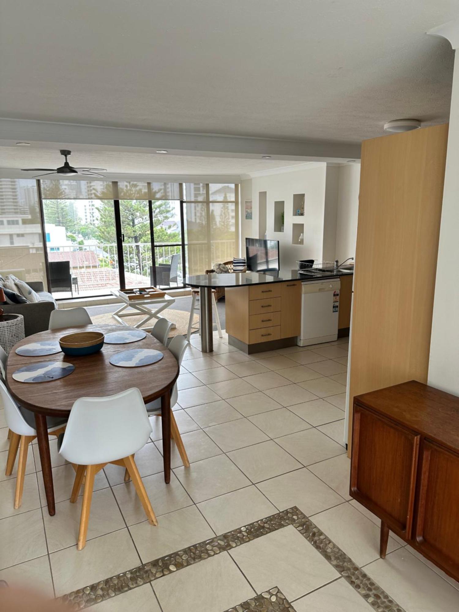 Queensleigh Holiday Apartments Broadbeach Εξωτερικό φωτογραφία