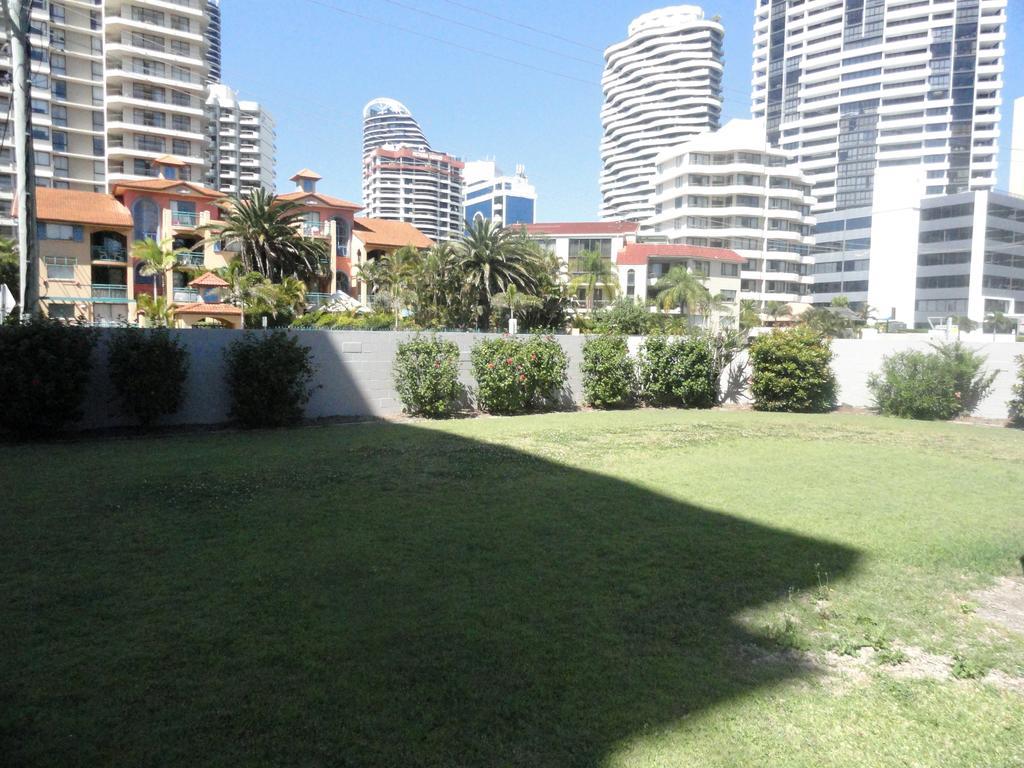 Queensleigh Holiday Apartments Broadbeach Εξωτερικό φωτογραφία